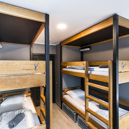 Wicked Weasel Hostelリガ エクステリア 写真
